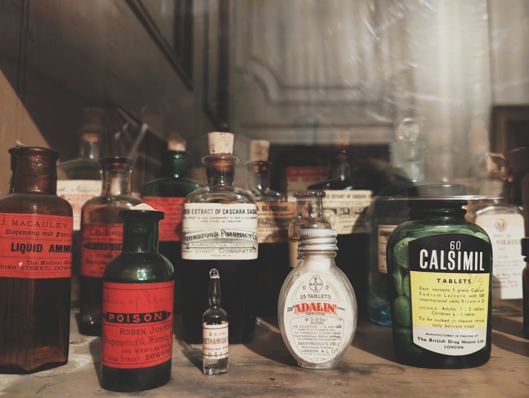 Migliori Abbinamenti con Gin: Guida Completa per Esaltare Botaniche e Sapori - Mezzanotte | Distilleria & Spirits