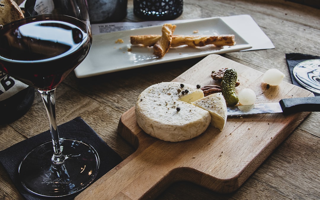 The Ultimate Guide to Pairing Cheese with Gin for Flavor Bliss